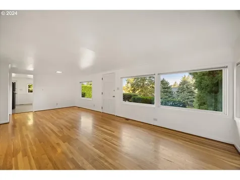 5130 SW Texas Street Portland OR 97219