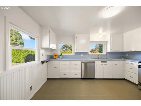 5130 SW Texas Street Portland OR 97219