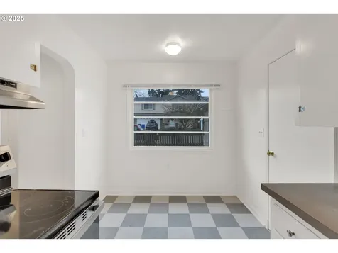 6037 SE Malden Street Portland OR 97206
