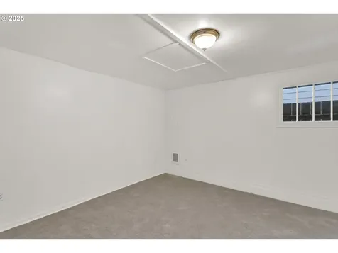 6037 SE Malden Street Portland OR 97206