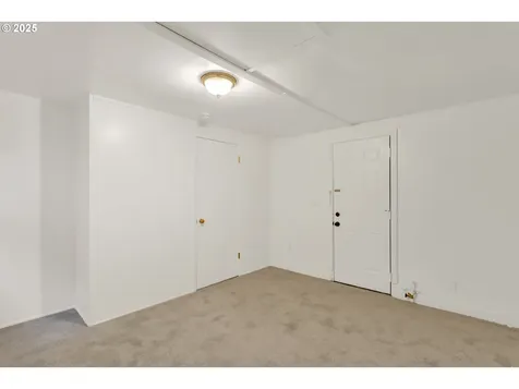 6037 SE Malden Street Portland OR 97206