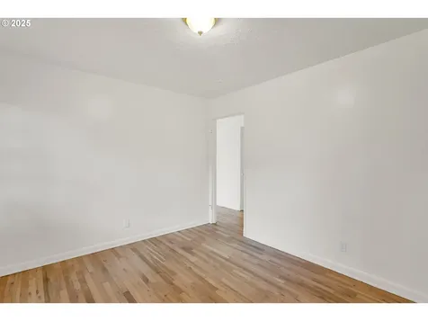 6037 SE Malden Street Portland OR 97206