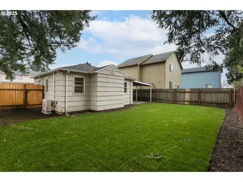 6037 SE Malden Street Portland OR 97206