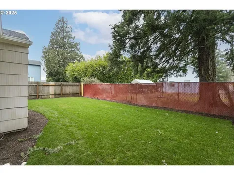 6037 SE Malden Street Portland OR 97206