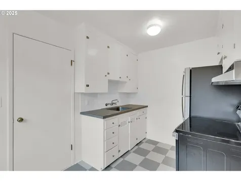 6037 SE Malden Street Portland OR 97206
