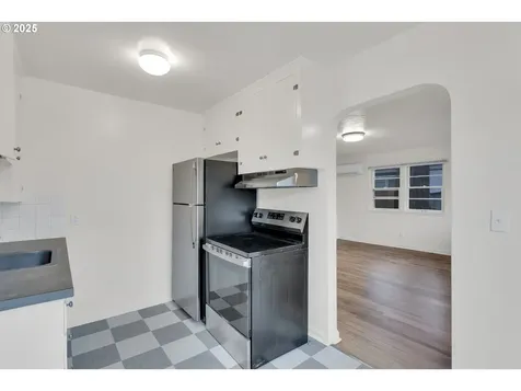 6037 SE Malden Street Portland OR 97206