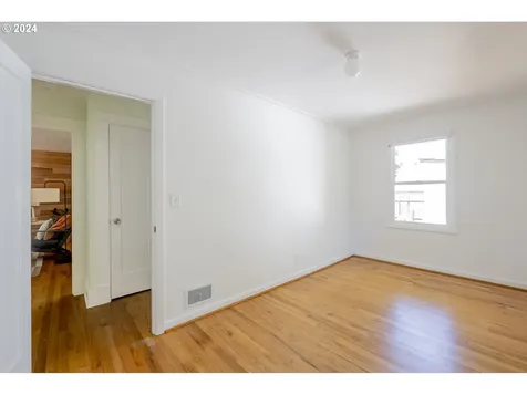 5247 Se Malden Street Portland OR 97206
