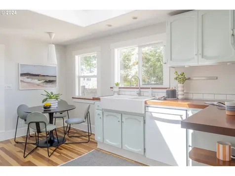 5247 Se Malden Street Portland OR 97206