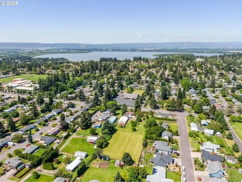 8805 Nw 9th Avenue Vancouver WA 98665