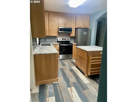 624 Sw Cedarwood Avenue Mcminnville OR 97128
