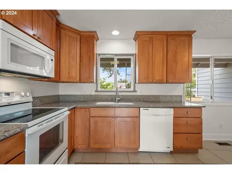 818 SE 119th Avenue Vancouver WA 98683
