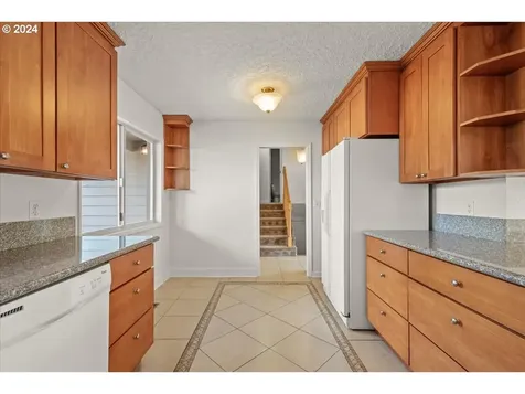 818 SE 119th Avenue Vancouver WA 98683