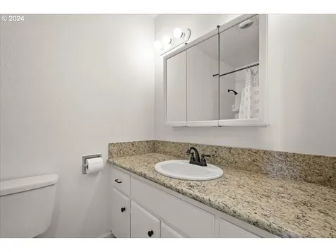 818 SE 119th Avenue Vancouver WA 98683