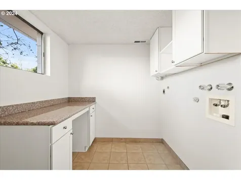 818 SE 119th Avenue Vancouver WA 98683