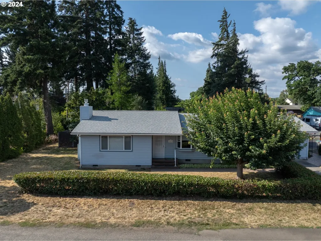 1613 C Street Hood River OR 97031