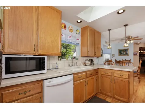 1613 C Street Hood River OR 97031