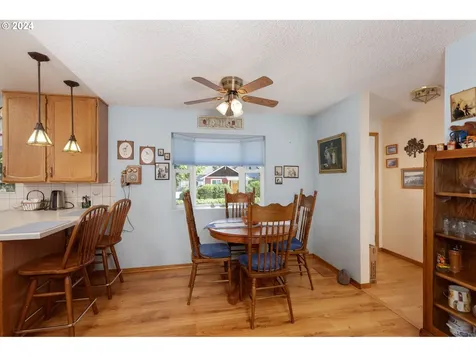 1613 C Street Hood River OR 97031