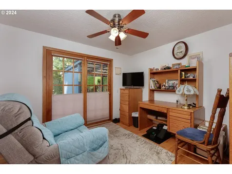 1613 C Street Hood River OR 97031