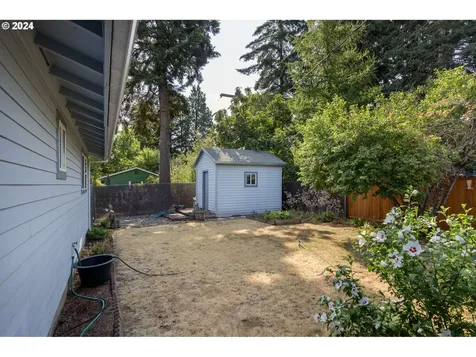 1613 C Street Hood River OR 97031
