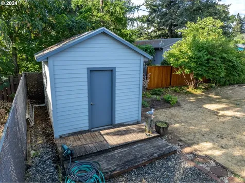 1613 C Street Hood River OR 97031
