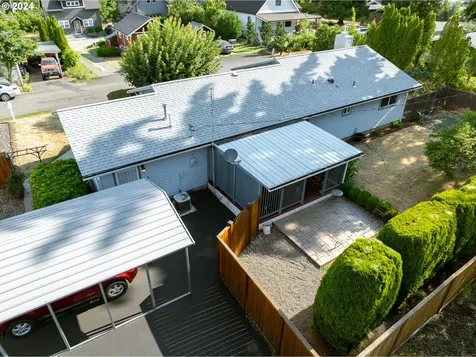 1613 C Street Hood River OR 97031