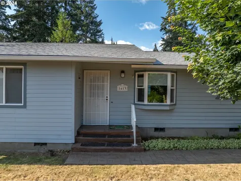 1613 C Street Hood River OR 97031