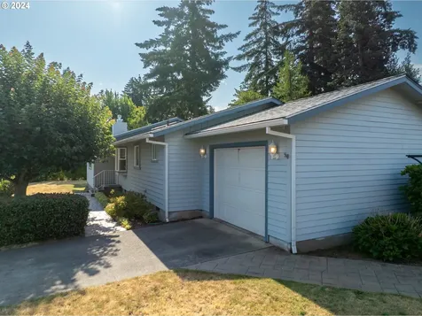1613 C Street Hood River OR 97031