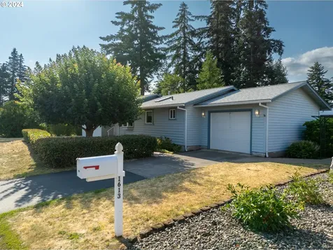 1613 C Street Hood River OR 97031