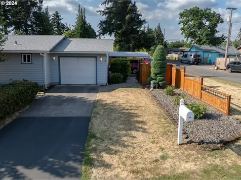 1613 C Street Hood River OR 97031
