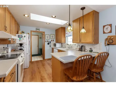 1613 C Street Hood River OR 97031