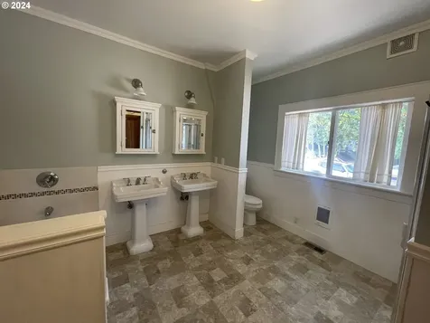 1208 E 19th Avenue Eugene OR 97403