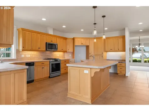 2716 Nw 127th Street Vancouver WA 98685