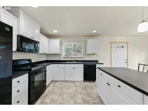 1635 Birch Avenue Cottage Grove OR 97424