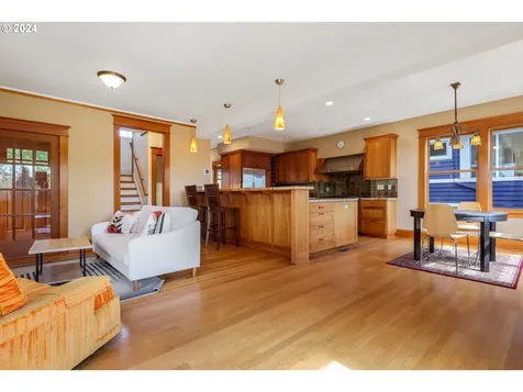 5160 NE Wistaria Drive Portland OR 97213