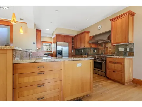 5160 NE Wistaria Drive Portland OR 97213