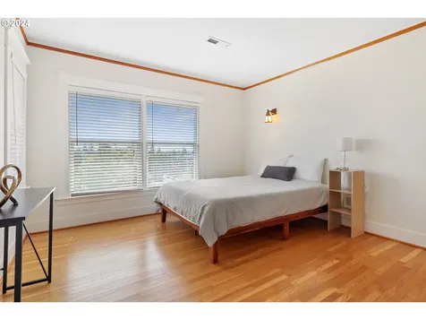 5160 NE Wistaria Drive Portland OR 97213