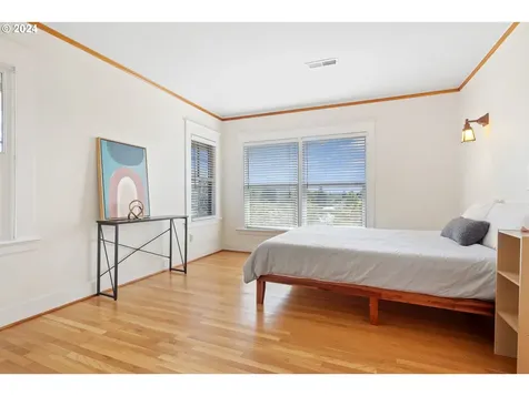 5160 NE Wistaria Drive Portland OR 97213
