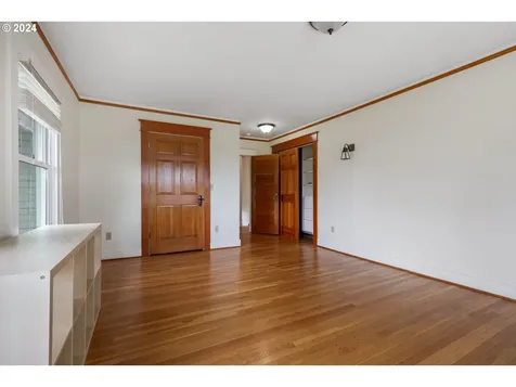 5160 NE Wistaria Drive Portland OR 97213