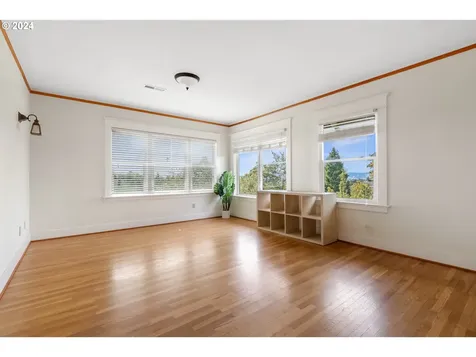 5160 NE Wistaria Drive Portland OR 97213
