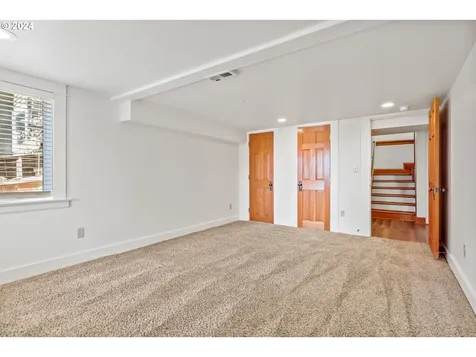 5160 NE Wistaria Drive Portland OR 97213