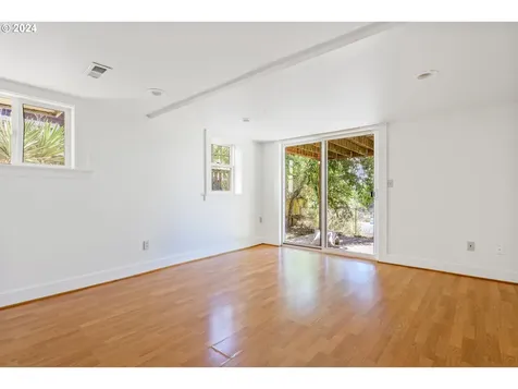 5160 NE Wistaria Drive Portland OR 97213