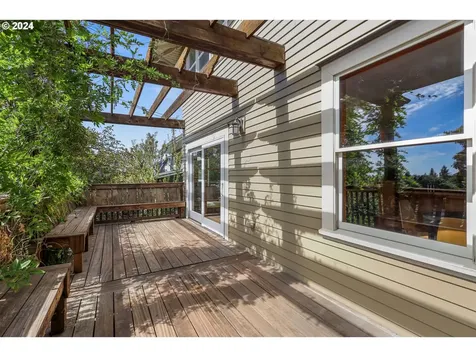5160 NE Wistaria Drive Portland OR 97213