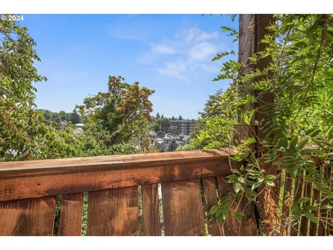 5160 NE Wistaria Drive Portland OR 97213