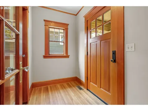 5160 NE Wistaria Drive Portland OR 97213