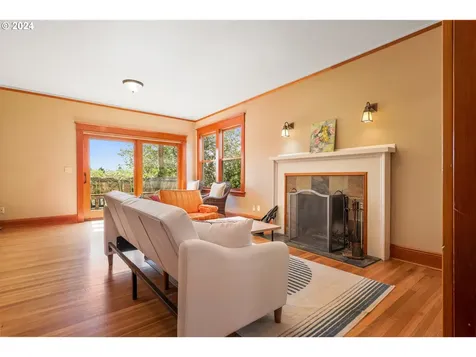 5160 NE Wistaria Drive Portland OR 97213