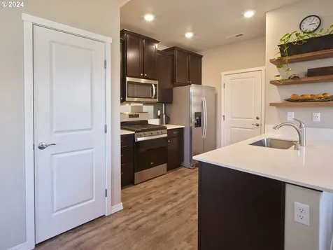 15330 NE 70th Street Vancouver WA 98682