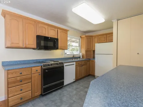 12626 Ne Davis Street Portland OR 97230