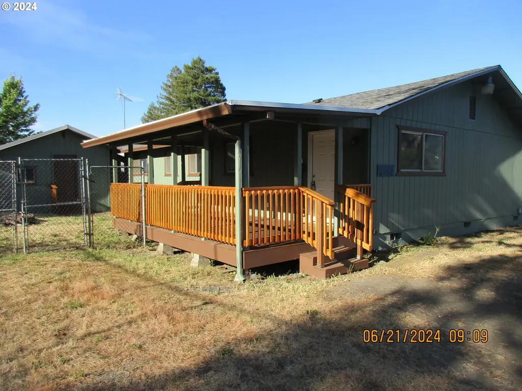 4557 Ridenour Street Roseburg OR 97470