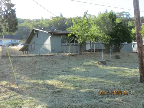 4557 Ridenour Street Roseburg OR 97470