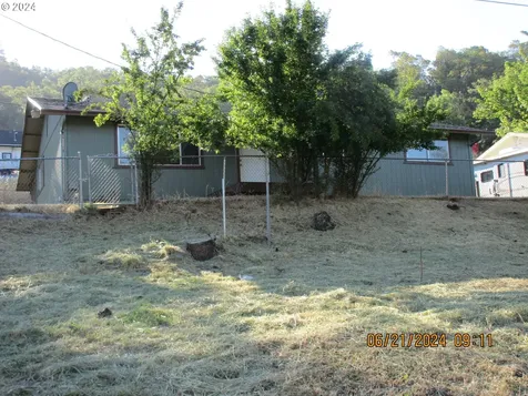 4557 Ridenour Street Roseburg OR 97470